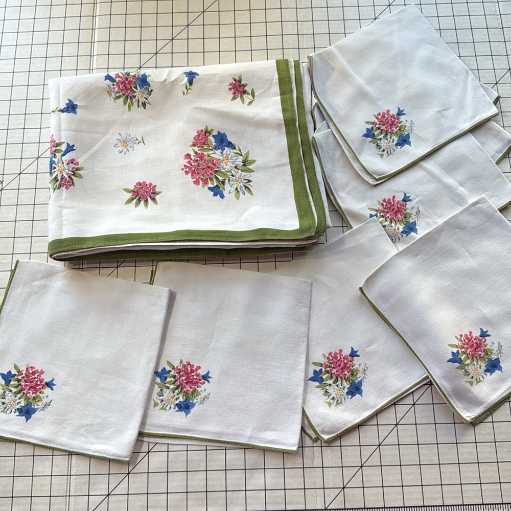 Vintage Floral Linen Tablecloth (92”x60”) with 8 Matching Napkins